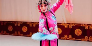 郭晓平荣获拾遗传承“传统评剧非物质文化遗产传承人”称号
