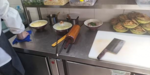 柳忠惠荣获拾遗传承“淮南牛肉汤制作技艺非物质文化遗产传承人”称号